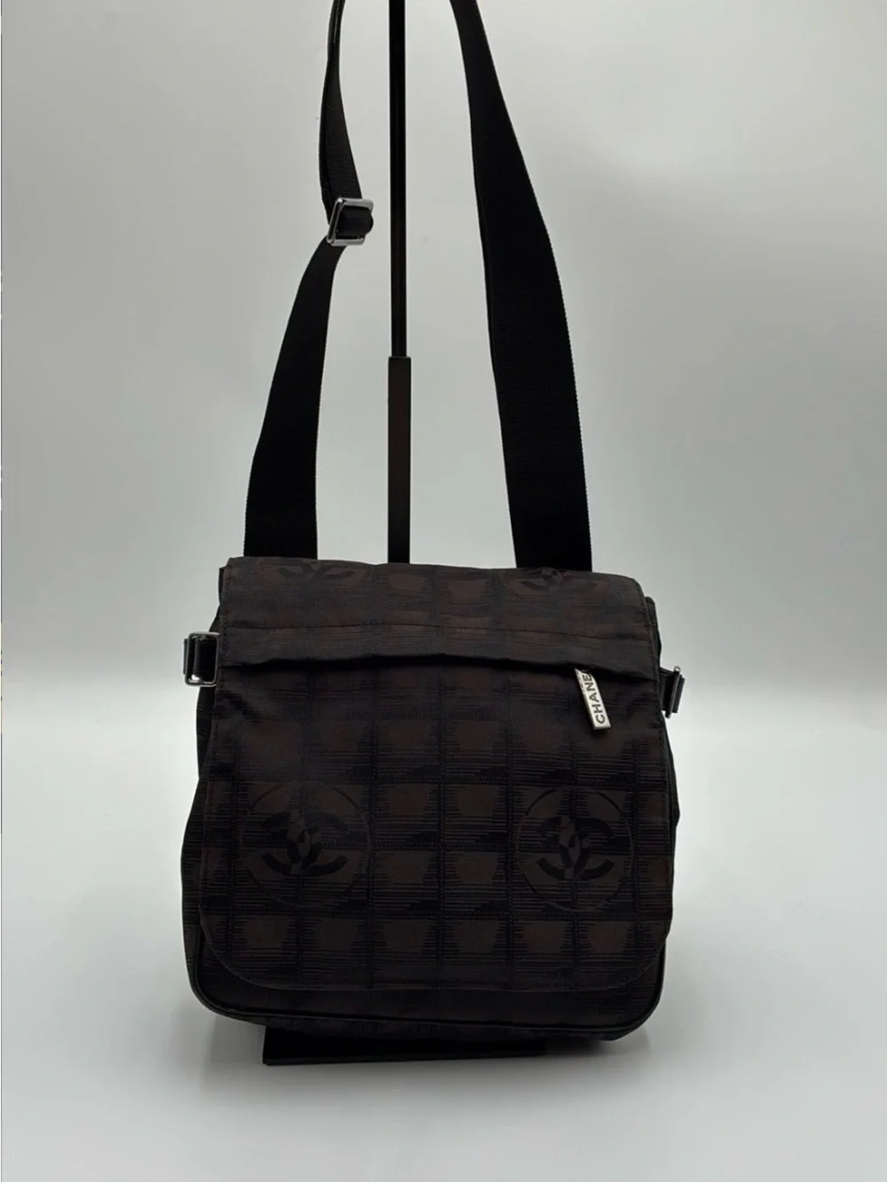 Pre-Owned CHANEL New Travel Line Messenger Bag w/COA